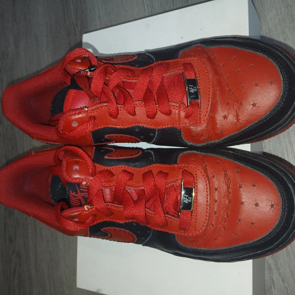 Nike Kids Red and Black Sneakers SIZE 5